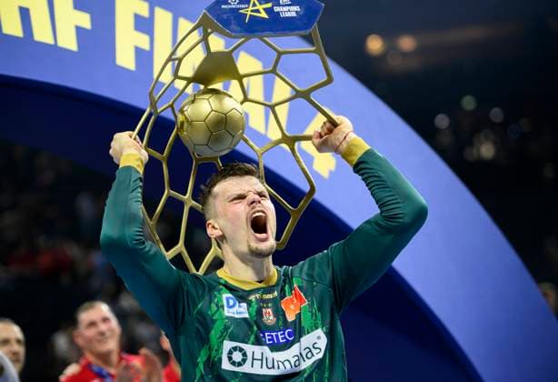 Final celebration MD, goalkeeper Sergey HERNANDEZ FERRER MD with trophy Handball Champions League Final Four 2025, Final, Fuechse Berlin B SC Magdeburg MD 26 32, on 15 06 2025 in Cologne Germany Â