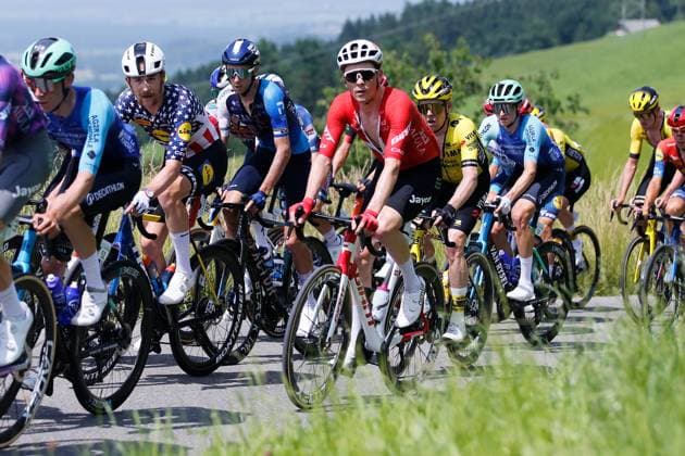 TDS 1 stage Mauro Schmid SUI Team Jayco Alula 15 06 2025 Kuessnacht, SWITZERLAND, Tour de Suisse 1 stage Kuessnacht Kuessnacht Quinn Simmons USA Team Lidl Trek Mauro Schmid SUI Team Jayco Alula on the ascent to Michaelskreuz