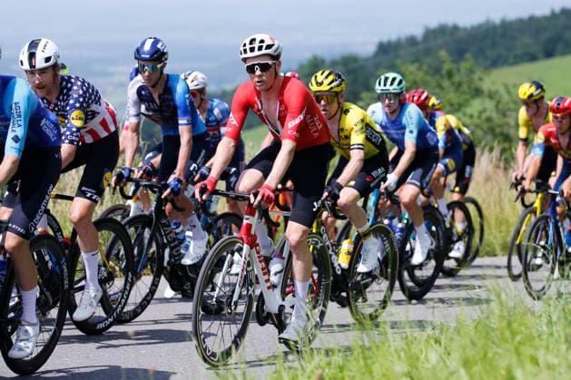 TDS 1 stage Mauro Schmid SUI Team Jayco Alula 15 06 2025 Kuessnacht, SWITZERLAND, Tour de Suisse 1 stage Kuessnacht Kuessnacht Mauro Schmid SUI Team Jayco Alula on the ascent to Michaelskreuz