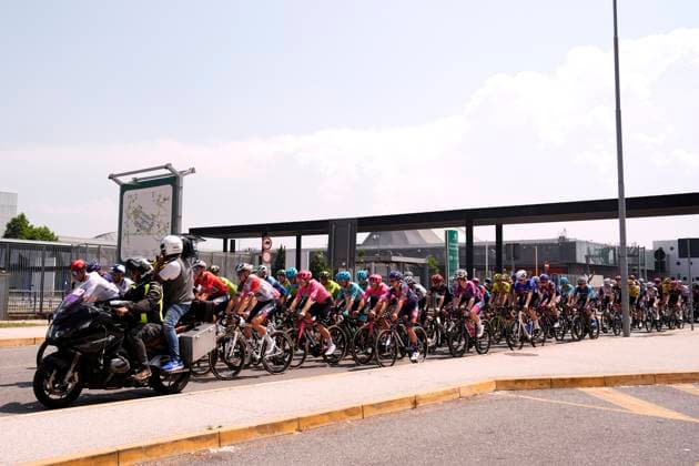 The pack rides during the stage 2 of the Giro Next Gen 2025, Rho Fiera Milano (Mi) - CantÃ¹ (Co), 146 km, Italy - Monday, June 16, 2025. - cycling.  Copyright: xFabioxFerrarix LaPressex
