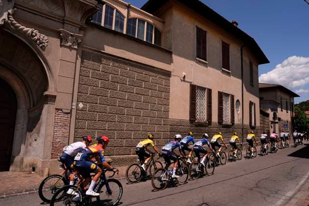 The pack rides during the stage 2 of the Giro Next Gen 2025, Rho Fiera Milano (Mi) - CantÃ¹ (Co), 146 km, Italy - Monday, June 16, 2025. - cycling.  Copyright: xFabioxFerrarix LaPressex