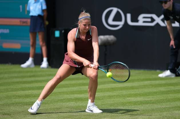 Nottingham Tennis Centre Nottingham, England - June 16th : Hannah Klugman backhand shot to Yulia Putintseva during the first round match match in the Lexus Nottingham Tennis Open on June 16th, 2025 in Nottingham, England (Paul Bonser SPP) Copyright: xPaulxBonser SPPx spp-en-PaBo-Lexus Nottingham Open 0860