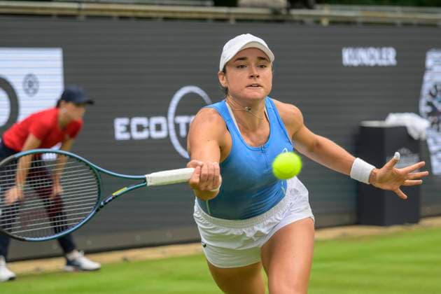 in the picture from l Caroline Dolehide USA , Caroline Dolehide USA vs Ons Jabeur TUN , GER, Berlin, Berlin Tennis Open by HYLO, WTA500, Steffi Graf Stadion, LTTC Rot Weiss, 16 06 2025, Copyright: HMBxMedia UwexKoch