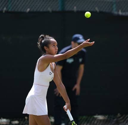 Nottingham Tennis Centre Nottingham, England - June 16th : Leylah Fernandez serves to Suzan Lamens during the first round match in the Lexus Nottingham Tennis Open on June 16th, 2025 in Nottingham, England (Paul Bonser SPP) Copyright: xPaulxBonser SPPx spp-en-PaBo-Lexus Nottingham Open 0889