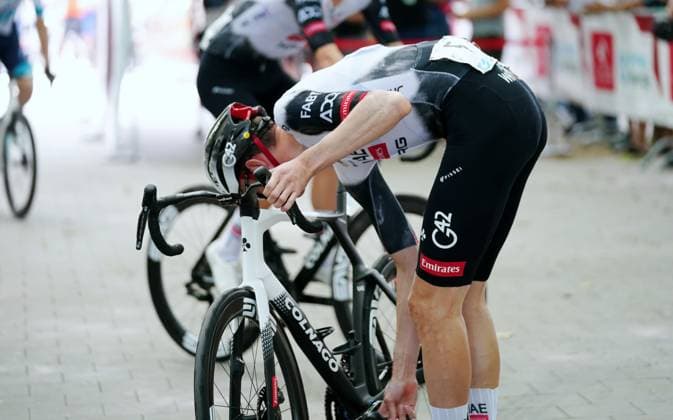 16 06 2025 Switzerland Tour de Suisse Men 2025 2 Stage Aarau Schwarzee Picture Bad luck with the machine Vegard Stake Laengen Team UAE Emirates Single picture Breakdown