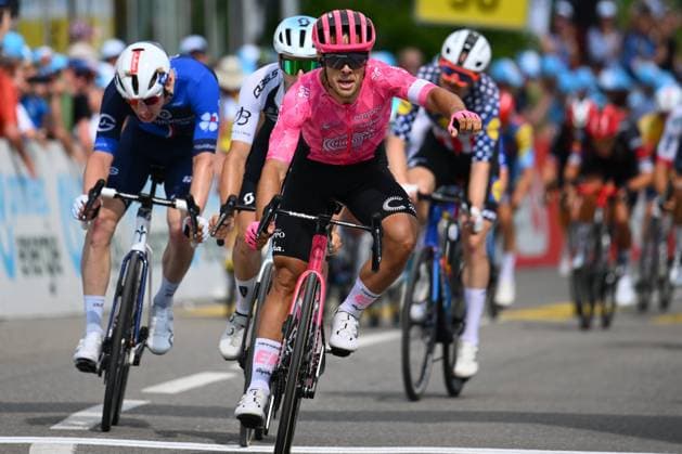 Tour de Suisse 2025 Stage 2 SCHWARZSEE LAC NOIR, SWITZERLAND - JUNE 16 : Albanese Vincenzo (ITA) of EF Education - Easypost celebrates after winning during stage 2 of the 88th edition of Tour de Suisse an UCI World Tour 2.UWT cycling road race stage for Men Elite of 177 km with start in Aarau and finish in Schwarzsee Lac Noir on June 16, 2025 in Schwarzsee Lac Noir, Switzerland, 16 06 2025 ( Motordriver Kenny Verfaillie - Schwarzsee Lac Noir Switzerland  Copyright: xVincentxKalutx