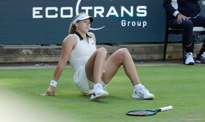 Mirra Andrejeva RUS stumbles at the Steffi Graf Stadium Sport HYLO Berlin Tennis Open Women 16 06 2025