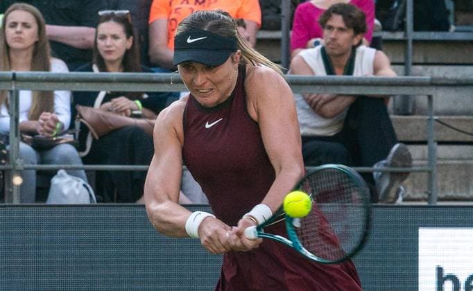 16 06 2025, WTA 500, Tennis, Women, Berlin Tennis Open by Hylo 2025, Berlin, 1 round, Eva Lys Germany Paula Badosa Spain Paula Badosa Spain Berlin Steffi Graf Stadion Berlin Germany