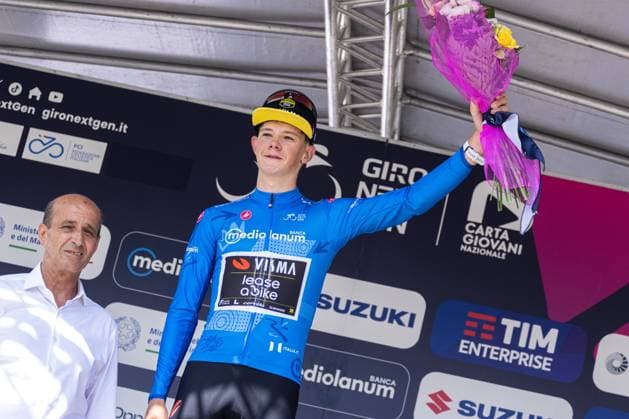 Giro Next Gen 2025 - 2nd Stage - Rho CantÃ¹ Matisse Van Kerckhove (Team Visma Lease a Bike Development) receives the Blue Jersey at the 2nd Stage of Giro Next Gen 2025 in Rho - Cantu CantÃ¹ Italy  Copyright: xTommasoxBerardix originalFilename:berardi-gironext250616_npJE1.jpg
