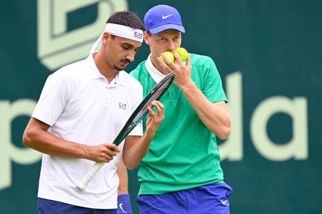 Halle, OWL Arena, 16 06 25, GER, Men, Tennis, Terra Wortmann Open 2025, 1 main round Picture from left Jannik SINNER Italy and Lorenzo SONEGO Italy North Rhine-Westphalia Germany