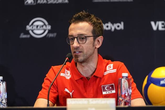 Ahead of Women s Volleyball Nations League (VNL) ISTANBUL, TURKIYE - JUNE 17: Head Coach of Turkish Volleyball Team Daniele Santarelli attends press conference, PK, Pressekonferenz ahead of Volleyball FIVB Women s Nations League (VNL) 2nd week volleyball matches in Istanbul, Turkiye on June 17, 2025. Hakan Akgun Anadolu Istanbul Turkey. Editorial use only. Please get in touch for any other usage.  Copyright: x2025xAnadoluxHakanxAkgunx
