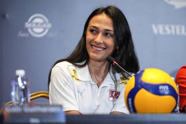 Ahead of Women s Volleyball Nations League (VNL) ISTANBUL, TURKIYE - JUNE 17: Simge Akoz of Turkiye attends press conference, PK, Pressekonferenz ahead of Volleyball FIVB Women s Nations League (VNL) 2nd week volleyball matches in Istanbul, Turkiye on June 17, 2025. Hakan Akgun Anadolu Istanbul Turkey. Editorial use only. Please get in touch for any other usage.  Copyright: x2025xAnadoluxHakanxAkgunx