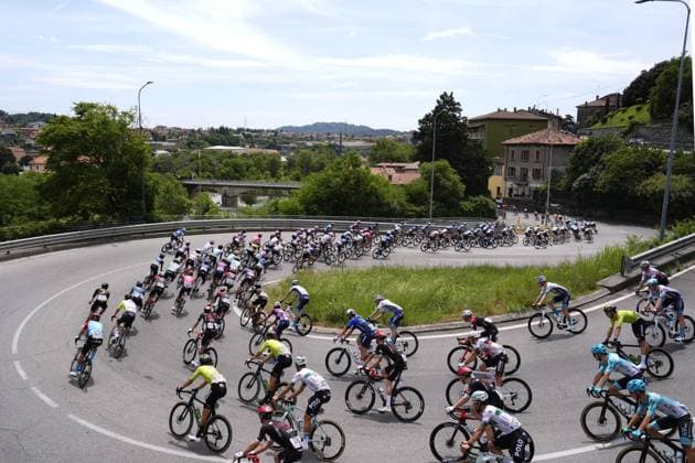The pack rides during the stage 3 of the Giro Next Gen 2025, Albese con Cassano (Co) -Passo Maniva (Bs), 143 km, Italy - Tuesday, June 17, 2025. - cycling.  Copyright: xFabioxFerrarix LaPressex