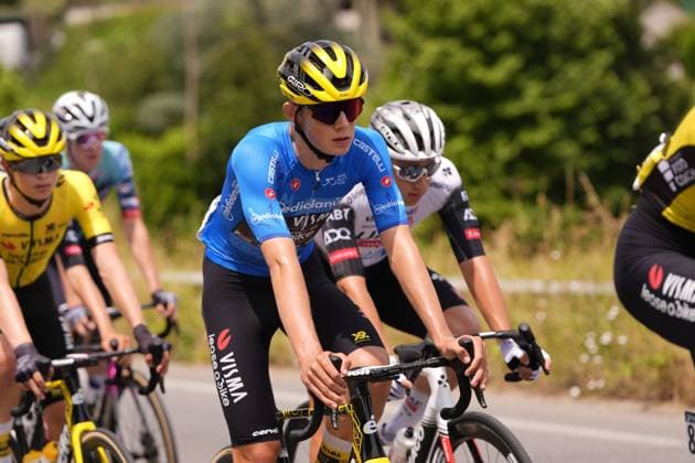 Matisse Van Kerckhove (Team Visma Lease a Bike Development) blu jersey The pack rides during the stage 3 of the Giro Next Gen 2025, Albese con Cassano (Co) -Passo Maniva (Bs), 143 km, Italy - Tuesday, June 17, 2025. - cycling.  Copyright: xFabioxFerrarix LaPressex