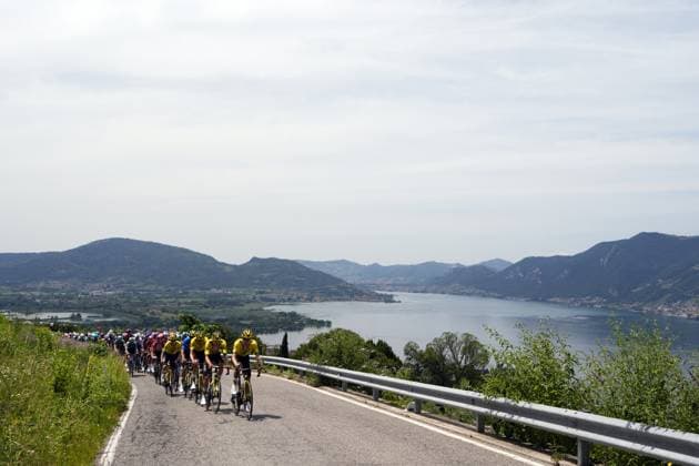 The pack rides during the stage 3 of the Giro Next Gen 2025, Albese con Cassano (Co) -Passo Maniva (Bs), 143 km, Italy - Tuesday, June 17, 2025. - cycling.  Copyright: xFabioxFerrarix LaPressex
