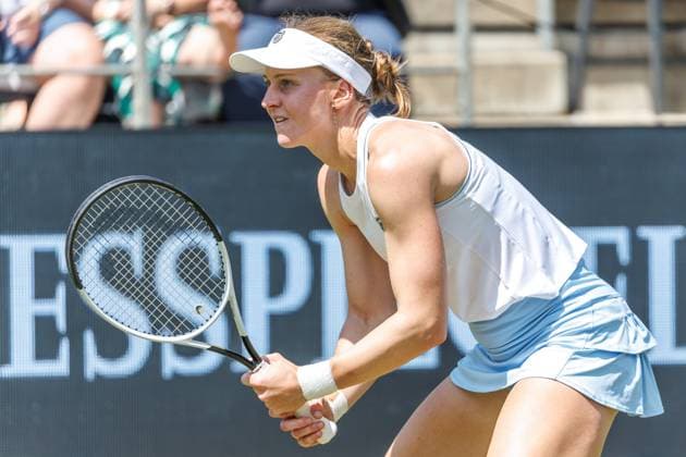 Berlin, 17 06 25, Tennis ecotrans Ladies Open Berlin at Steffi Graf Stadium Ladies, Singles, 1 Round, Osaka Japan Samsonova Russia , Steffi Graf Stadium Ludmilla Samsonova Russia positions herself to return Berlin Tennis Open by HYLO 2025