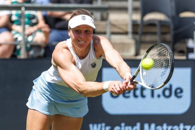Berlin, 17 06 25, Tennis ecotrans Ladies Open Berlin at Steffi Graf Stadium Ladies, Singles, 1 Round, Osaka Japan Samsonova Russia , Steffi Graf Stadium Ludmilla Samsonova Russia returns a ball Berlin Tennis Open by HYLO 2025