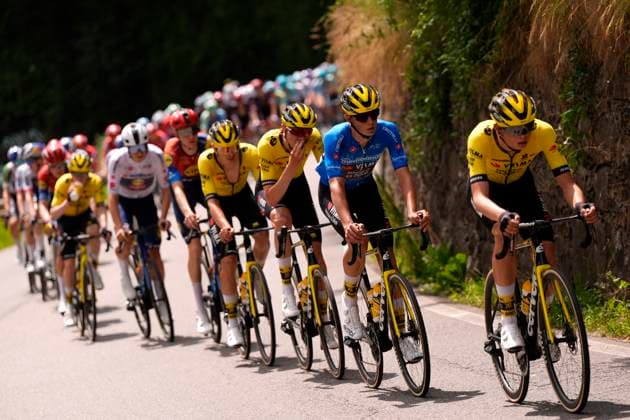 The pack riders during the stage 3 of the Giro Next Gen 2025, Albese con Cassano (Co) -Passo Maniva (Bs), 143 km, Italy - Tuesday, June 17, 2025. - cycling.  Copyright: xFabioxFerrarix LaPressex