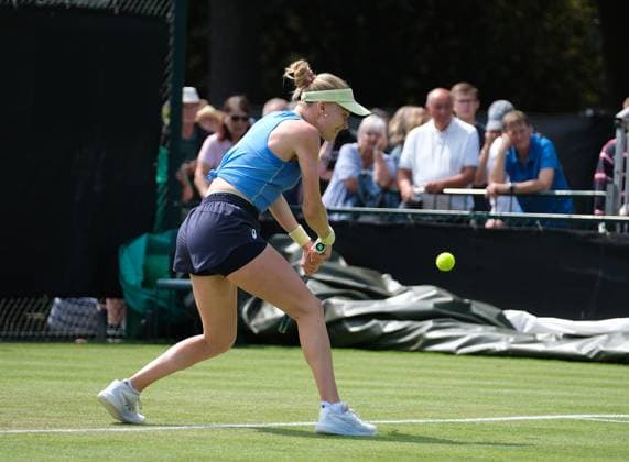 Nottingham Tennis Centre Nottingham, England - June 17th : Harriet Dart returns to Francesca Jones during the day 3 match in the Lexus Nottingham Tennis Open on June 17th, 2025 in Nottingham, England (Paul Bonser SPP) Copyright: xPaulxBonser SPPx spp-en-PaBo-Lexus Nottingham Open 5634