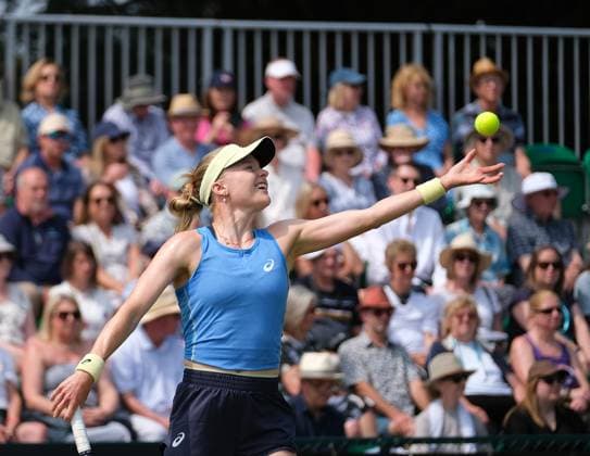 Nottingham Tennis Centre Nottingham, England - June 17th : Harriet Dart serves to Francesca Jones during the day 3 match in the Lexus Nottingham Tennis Open on June 17th, 2025 in Nottingham, England (Paul Bonser SPP) Copyright: xPaulxBonser SPPx spp-en-PaBo-Lexus Nottingham Open 5643