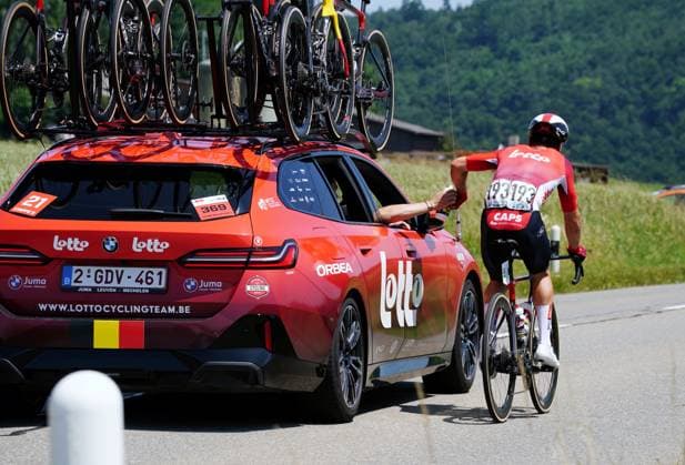 17 06 2025 Switzerland Tour de Suisse Men 2025 2nd stage Aarau Heiden Picture Sebastien Grignard Team Lotto picks up a water bottle