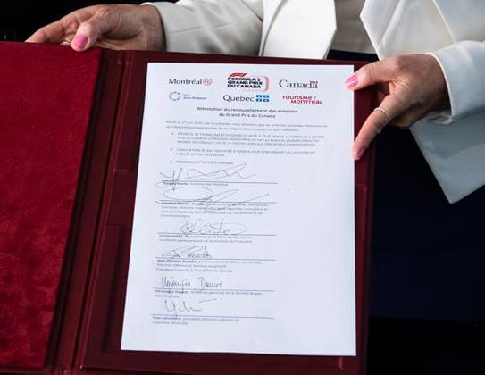June 17, 2025, Montreal, Pq, CANADA: Montreal mayor Valo rie Plante poses for a photograph while holding a signed agreement on the Formula One Canadian Grand Prix, during a press conference, PK, Pressekonferenz in Montreal on Tuesday, June 17, 2025. Canada News - June 17, 2025 - ZUMAc35_ 20250617_zaf_c35_009 Copyright: xChristopherxKatsarovx