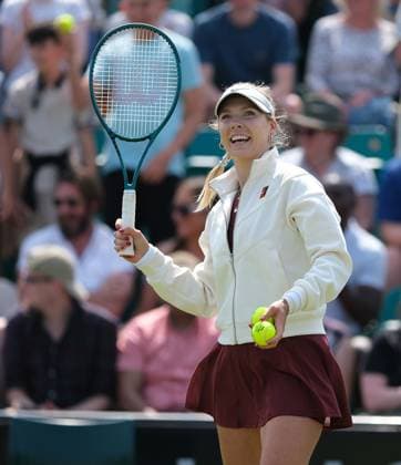 Nottingham Tennis Centre Nottingham, England - Katie Boulter hits balls into the crowd after the win against Lulu Sun during the match in the Lexus Nottingham Tennis Open, day 3, June 17th 2025. (Paul Bonser SPP) Copyright: xPaulxBonser SPPx spp-en-PaBo-Lexus Nottingham Open 5720