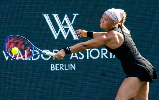 17 06 2025, WTA 500, Tennis, Women, Berlin Tennis Open by Hylo 2025, Berlin, Singles, 1 Round, Diana Shnaider Russia Donna Vekic Croatia Diana Shnaider Russia Berlin Steffi Graf Stadium Berlin Germany