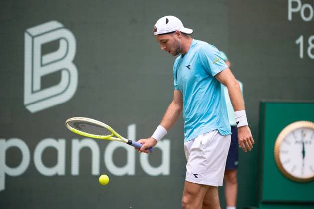 Jan Lennard STRUFF GER Action Lorenzo Sonego ITA vs Jan Lennard Struff GER Tennis Terra Wortmann Open 2025 on 17 06 2025 at the OWL Arena Halle Westfalen, Germany Â