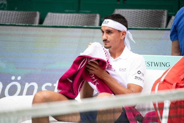 Lorenzo SONEGO ITA Action Lorenzo Sonego ITA vs Jan Lennard Struff GER Tennis Terra Wortmann Open 2025 on 17 06 2025 at the OWL Arena Halle Westfalen, Germany Â