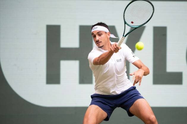 Lorenzo SONEGO ITA Action Lorenzo Sonego ITA vs Jan Lennard Struff GER Tennis Terra Wortmann Open 2025 on 17 06 2025 at the OWL Arena Halle Westfalen, Germany Â