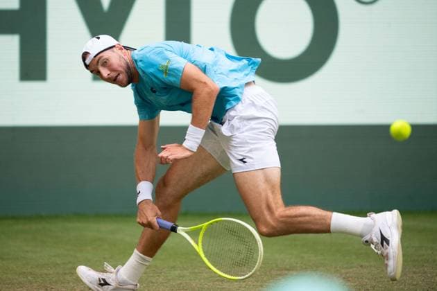 Jan Lennard STRUFF GER Action Lorenzo Sonego ITA vs Jan Lennard Struff GER Tennis Terra Wortmann Open 2025 on 17 06 2025 at the OWL Arena Halle Westfalen, Germany Â