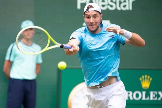 Jan Lennard STRUFF GER Action Lorenzo Sonego ITA vs Jan Lennard Struff GER Tennis Terra Wortmann Open 2025 on 17 06 2025 at the OWL Arena Halle Westfalen, Germany Â