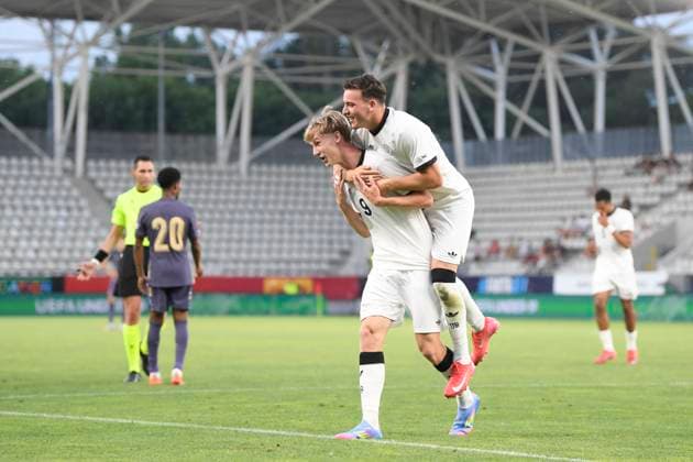 UEFA U19 European Championship, EM, Europameisterschaft 2025 - Germany - England - Ilie Oana Stadium Max Moerstedt, Noah Darvich and Leopold Wurm celebrate during the UEFA Under-19 European Championship Romania 2025 football match between Germany and England at Arcul de Triumf Stadium in Bucharest, Romania, June 17, 2025. Alex Nicodim Imago Images Copyright: xAlexxNicodimx