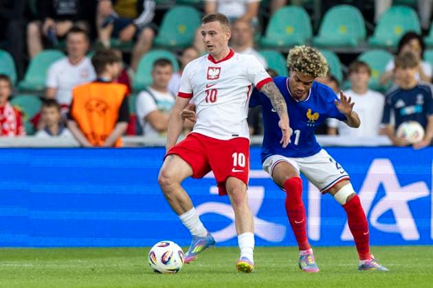 France - Poland UEFA European Under-21 Championship 2025 Group Stage Kacper Kozlowski and Felix Lemarechal during the UEFA European Under-21 Championship 2025 Group Stage match between France and Poland at MSK Zilina Stadium on June 17, 2025 in Zilina, Slovakia. Zilina Slovakia  Copyright: xAndrzejxIwanczukx originalFilename:iwanczuk-francepo250617_npJuw.jpg
