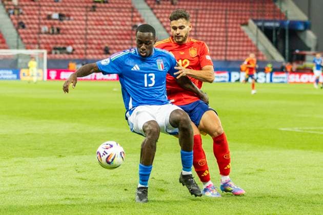 UEFA European Under-21 Championship Spain Italy 17 06 2025 Michael Kayode Italy, 13 , Andres Garcia Spain, 12 during the UEFA European Under-21 Championship match Spain Italy, on 17 06 2025, Anton Malatinsky Stadium, Trnava, Slovakia Copyright: xBEAUTIFULxSPORTS Meuselx