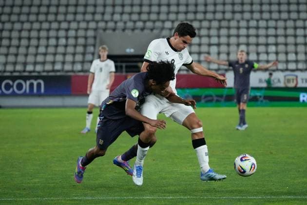UEFA European Under-19 Championship 2025 Group B: Germany vs. England Kjell Waetjen of Germany National Under-19 Football Team and Kiano Dyer of England National Under-19 Football Team in action during the UEFA European Under-19 Championship 2025 Group B: Germany vs. England on 17 June 2025, at Arcul de Triumf Stadium, in Bucharest, Romania Bucharest Arcul de Triumf Stadium Romania Copyright: xAlexandraxFechetex _ADR2619