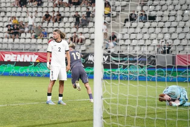 UEFA European Under-19 Championship 2025 Group B: Germany vs. England Jesse Derry of England National Under-19 Football Team scores to complete England s comeback and level up the score at 5-5 during the UEFA European Under-19 Championship 2025 Group B: Germany vs. England on 17 June 2025, at Arcul de Triumf Stadium, in Bucharest, Romania Bucharest Arcul de Triumf Stadium Romania Copyright: xAlexandraxFechetex DSC04890