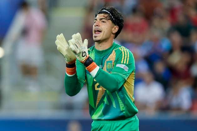 Goalkeeper Pablo Cunat Spain gestures, UEFA European Under 21 Championship 2025 Group Stage, Spain v Italy, Trnava Anton MalatinskÃ½ Stadium on June 17, 2025 in Tyrnava, Slovakia Photo by Marco Steinbrenner DeFodi Images Goalkeeper Pablo Cunat Spain gestures, UEFA European Under 21 Championship 2025 Group Stage, Spain v Italy, Trnava Anton MalatinskÃ½ Stadium, June 17, 2025 in Trnava, Slovakia Photo by Marco Steinbrenner DeFodi Images