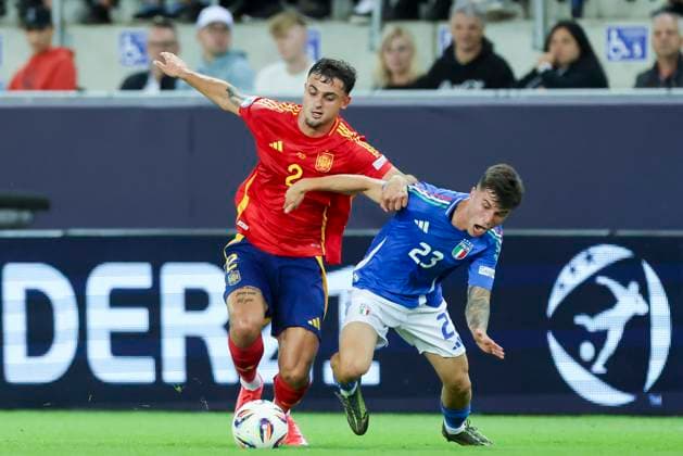 Marc Pubill Spain and Alessandro Bianco Italy battle for the ball, UEFA European Under 21 Championship 2025 Group Stage, Spain v Italy, Trnava Anton Malatinskï¿½ Stadium on June 17, 2025 in Tyrnau, Slovakia Photo by Marco Steinbrenner DeFodi Images Marc Pubill Spain and Alessandro Bianco Italy battle for the ball, UEFA European Under 21 Championship 2025 Group Stage, Spain v Italy, Trnava Anton Malatinskï¿½ Stadium, June 17, 2025 in Trnava, Slovakia Photo by Marco Steinbrenner DeFodi Images