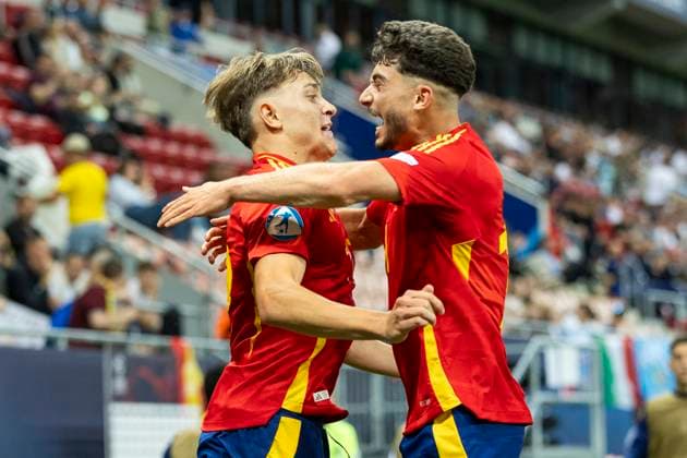UEFA European Under-21 Championship Spain Italy 17 06 2025 Jesus Rodriguez Spain, 17 celebrates after his goal with Raul Moro Spain, 11 during the UEFA European Under-21 Championship match Spain Italy, on 17 06 2025, Anton Malatinsky Stadium, Trnava, Slovakia Copyright: xBEAUTIFULxSPORTS Meuselx