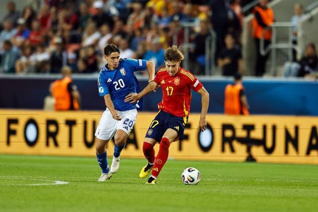 (L-R) Niccolo Pisilli (ITA), Jesus Rodriguez (ESP), JUNE 17, 2025 - Football Soccer : UEFA European Under-21 Championship 2025 Slovakia group stage match between Uuder-21 Spain 1-1 Uuder-21 Italy at the Anton Malatinsky Stadium, Trnava, Slovakia. Noxthirdxpartyxsales  (295229259)