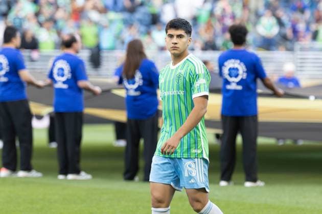 June 15, 2025, Seattle, Seattle, USA: Seattle Sounders FC midfielder Obed Vargas 18 walks onto the field for the start of the game at the FIFA Club World Cup game, Seattle Sounders vs Botafogo, at Lumen Field in Seattle, Washington, USA. Seattle USA - ZUMAl181 20250615_zsp_l181_205 Copyright: xMelissaxLevinx
