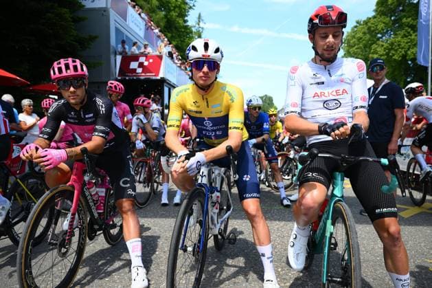 Tour de Suisse 2025 Stage 4 PIURO VALCHIAVENNA, ITALY - JUNE 18 : Gregoire Romain (FRA) of Groupama FDJ during stage 4 of the 88th edition of Tour de Suisse an UCI World Tour 2.UWT cycling road race stage for Men Elite of 193.2 km with start in Heiden and finish in Piuro Valchiavenna on June 18, 2025 in Piuro Valchiavenna, Italy, 18 06 2025 ( Motordriver Kenny Verfaillie - Piuro Valchiavenna Italy  Copyright: xVincentxKalutx