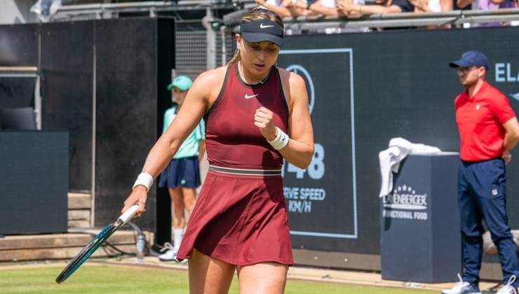 18 06 2025, WTA 500, Tennis, Women, Berlin Tennis Open by Hylo 2025, Berlin, Singles, 2nd round, Paula Badosa Spain Emma Navarro USA Paula Badosa Spain cheers Berlin Steffi Graf Stadium Berlin Germany