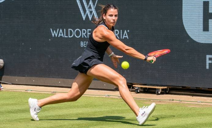 18 06 2025, WTA 500, Tennis, Women, Berlin Tennis Open by Hylo 2025, Berlin, Singles, 2nd round, Paula Badosa Spain Emma Navarro USA Emma Navarro USA Berlin Steffi Graf Stadion Berlin Germany