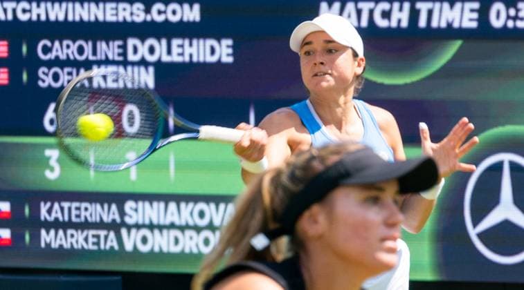 18 06 2025, WTA 500, Tennis, Women, Berlin Tennis Open by Hylo 2025, Berlin, Doubles, 2nd round, Caroline Dolehide USA Sofia Kenin USA Katerina Siniakova Czech Republic Marketa Vondrousova Czech Republic Caroline Dolehide USA, back Berlin Steffi Graf Stadium Berlin Germany