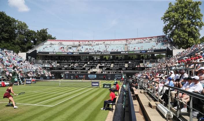 Steffi Graf Stadium, sold out but many empty seats, sports venue overview Sport HYLO Berlin Tennis Open Ladies on grass 18 06 2025