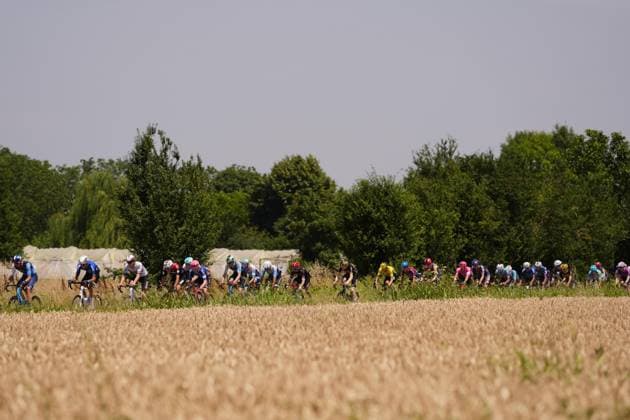 The pack rides during the stage 4 of the Giro Next Gen 2025, Manerbio (Bs) Salsomaggiore Terme (Pr), 148 km , Italy - Wednesday, June 18, 2025. - cycling.  Copyright: xFabioxFerrari LaPressex
