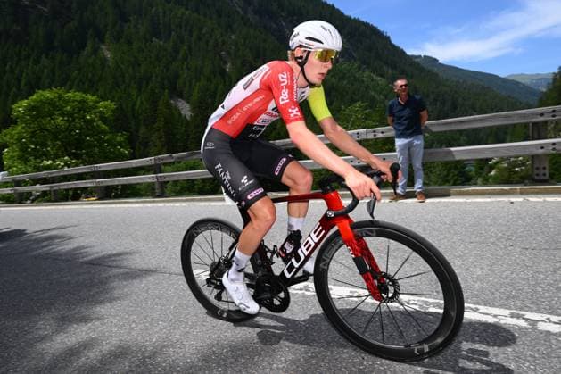Tour de Suisse 2025 Stage 4 PIURO VALCHIAVENNA, ITALY - JUNE 18 : Zimmermann Georg (GER) of Intermarche - Wanty during stage 4 of the 88th edition of Tour de Suisse an UCI World Tour 2.UWT cycling road race stage for Men Elite of 193.2 km with start in Heiden and finish in Piuro Valchiavenna on June 18, 2025 in Piuro Valchiavenna, Italy, 18 06 2025 ( Motordriver Kenny Verfaillie - Piuro Valchiavenna Italy  Copyright: xVincentxKalutx